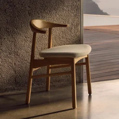 Eetkamerstoel Timons Eikenhout en chenille