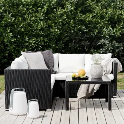 Loungeset Timoth Wicker, Met hoekbank en tafel