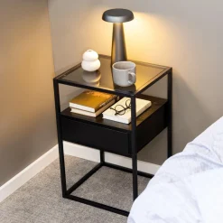 Nachtkastje Maikel zwart metaal met glazen blad en lade