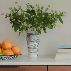 Vaas Conic Resin, kleur Zwart/Wit