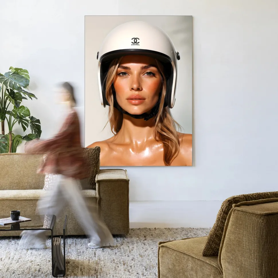 Wandkleed Chanel Helmet in maat en frame naar keuze