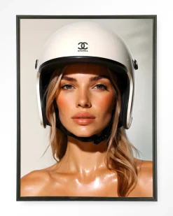 Wandkleed Chanel Helmet in maat en frame naar keuze