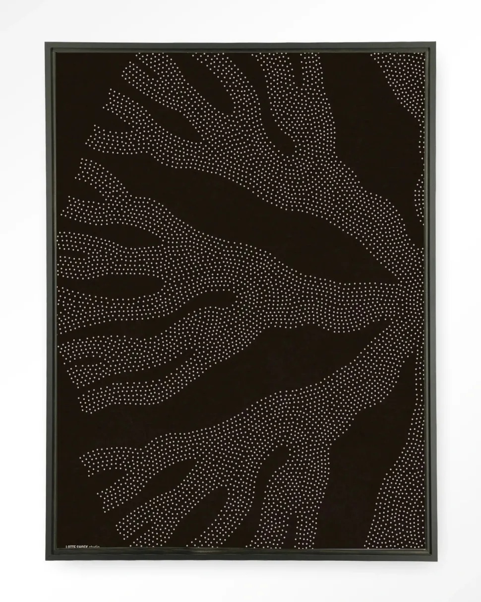 Wandkleed Circle Dark in maat en frame naar keuze