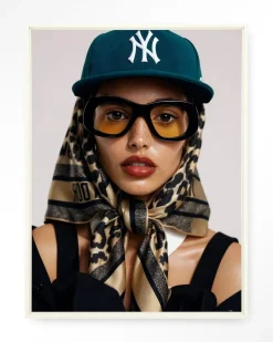 Wandkleed Cool Girl in maat en frame naar keuze