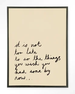 Wandkleed Not Too Late in maat en frame naar keuze